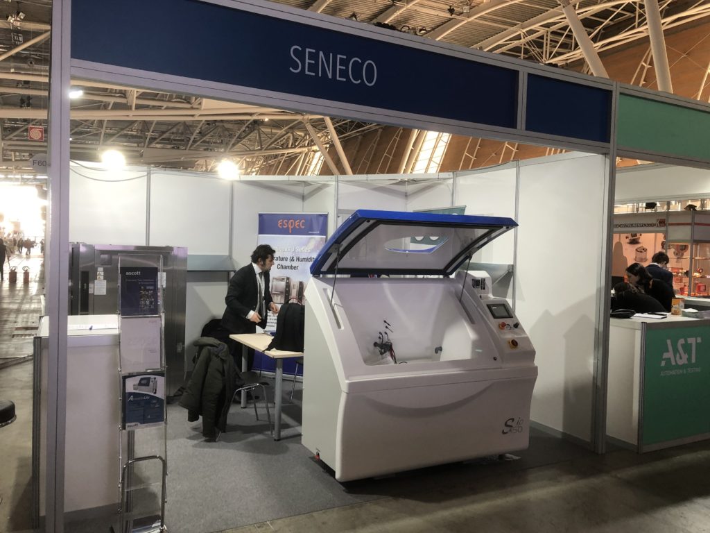 Exposition de distributeurs Ascott au Salon Automation & Test 2019, en Italie